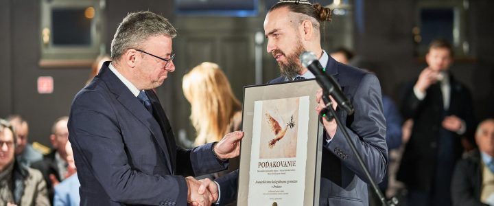 Múzeum holokaustu v Seredi ocenilo výstavu Prázdna stolička